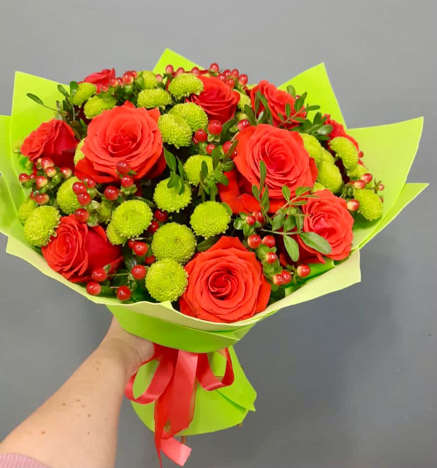 Букет цветов из: Хризантемы и Розы в Куркино