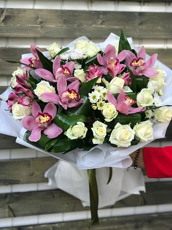 Букет цветов из: Розы и Хризантемы в Куркино