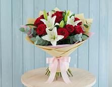 Букет цветов из:  Лилии и Розы в Куркино