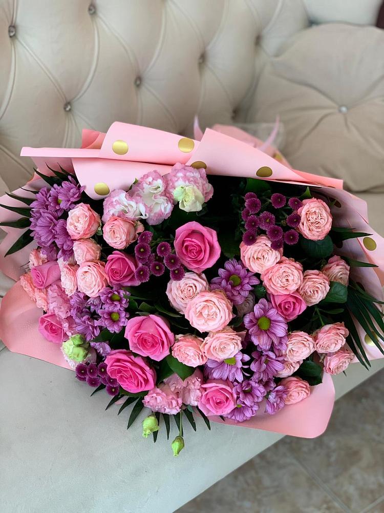 Букет цветов из: Хризантемы, Розы и Лизиантусы в Куркино