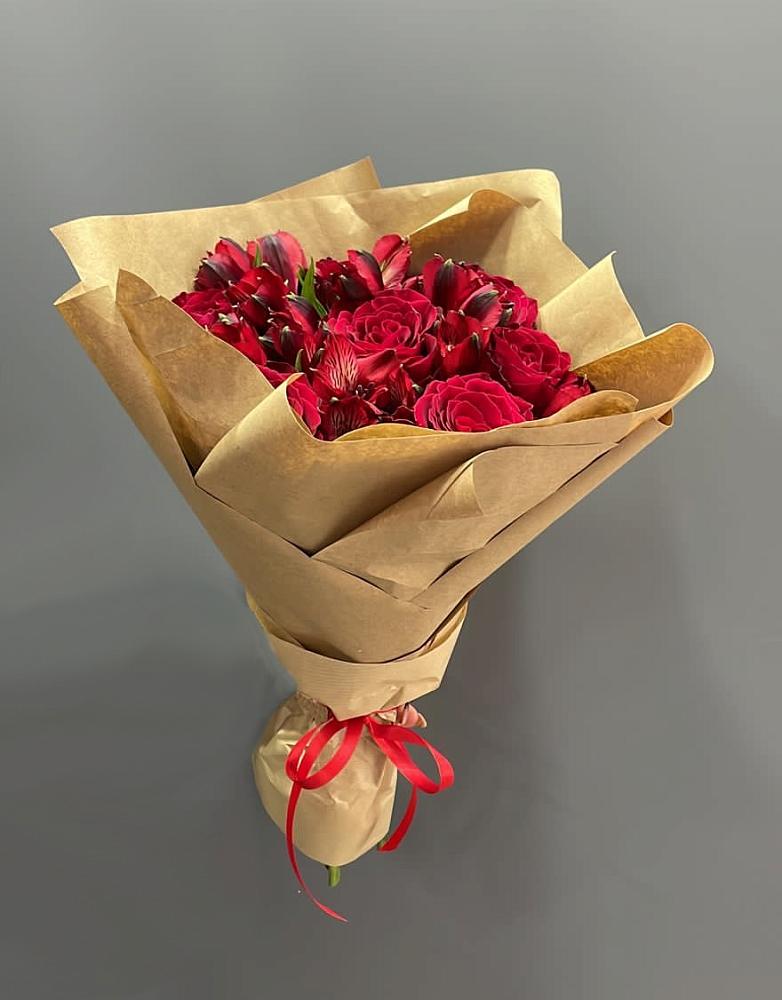 Букет цветов из: Альстромерии и Розы в Куркино