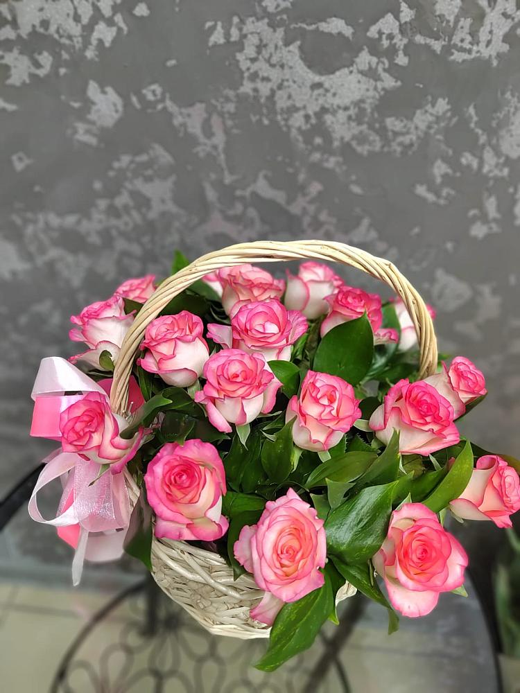 Цветочная композиция из Розы в корзине в Куркино