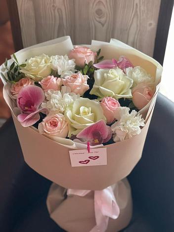 Букет цветов из: Орхидеи, Розы и Гвоздики в Куркино