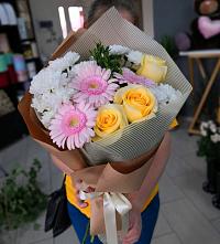 Букет цветов из:  Герберы, Розы и Хризантемы в Куркино