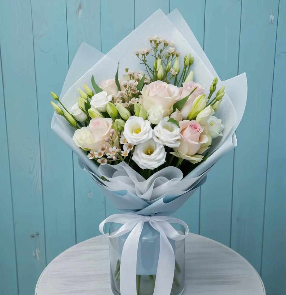 Букет цветов из: Розы и Лизиантусы в Куркино