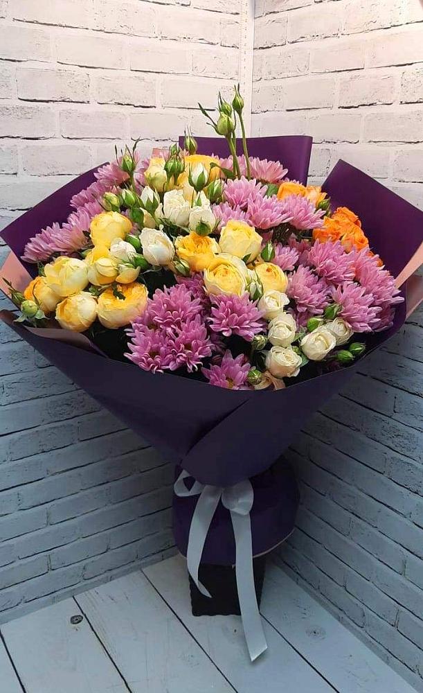 Букет цветов из: Хризантемы и Розы в Куркино