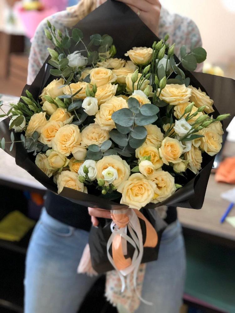 Букет цветов из: Розы и Лизиантусы в Куркино