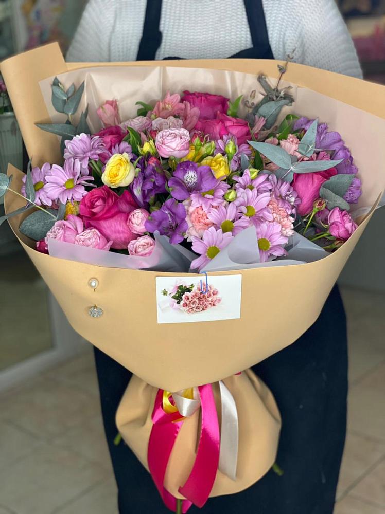 Букет цветов из: Хризантемы, Гвоздики и Альстромерии в Куркино