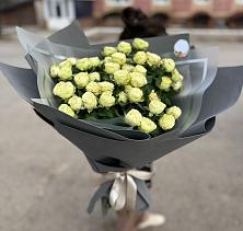 Букет Белые кустовые розы Солинеро в Куркино