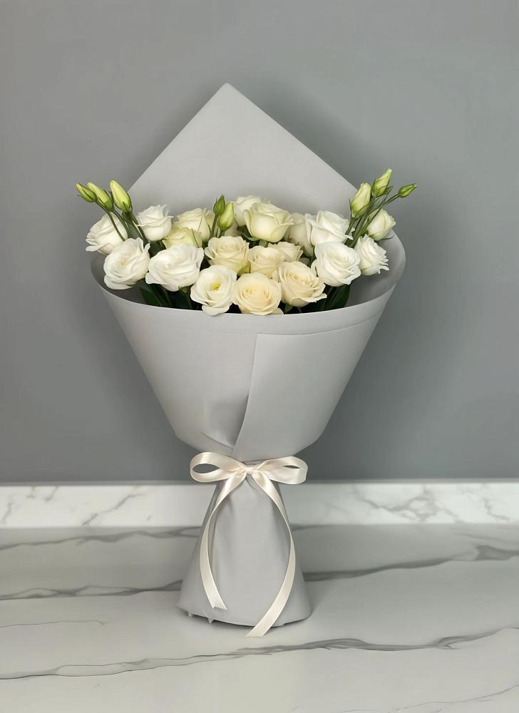 Букет цветов из: Розы и Лизиантусы в Куркино