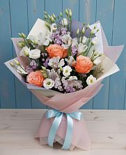 Букет цветов из:  Лизиантусы, Розы, Альстромерии и Гипсофила в Куркино