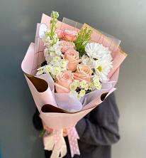 Букет цветов из:  Хризантемы и Розы в Куркино