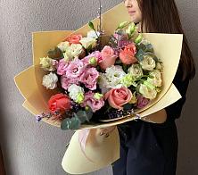 Букет цветов из:  Розы, Лизиантусы и Гвоздики в Куркино