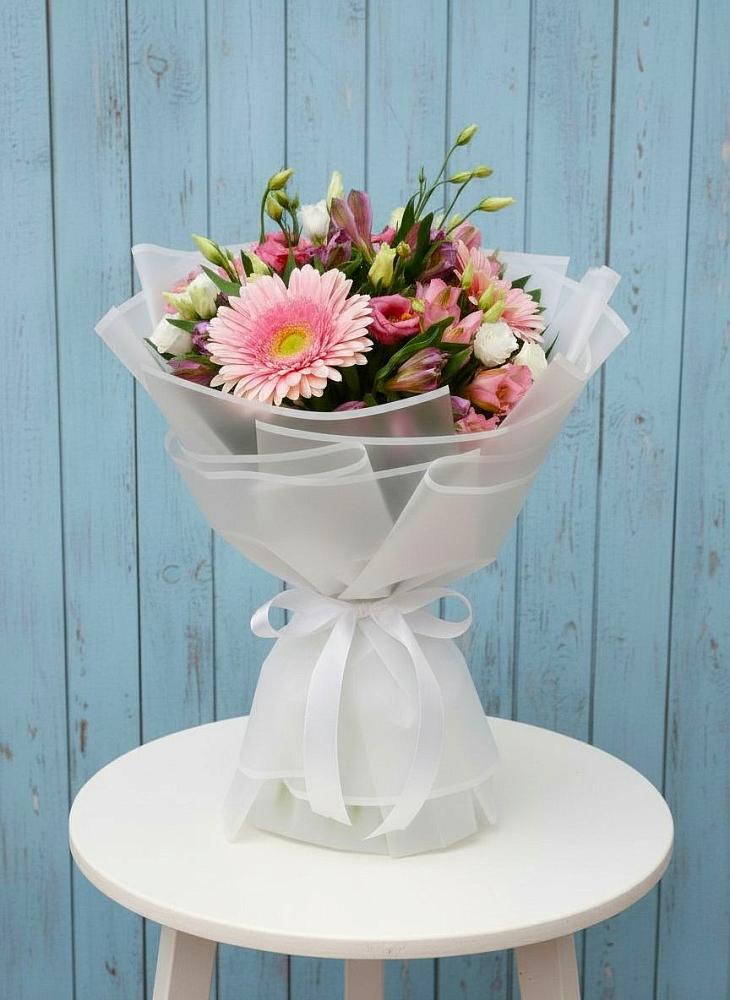 Букет цветов из: Герберы, Альстромерии и Лизиантусы в Куркино