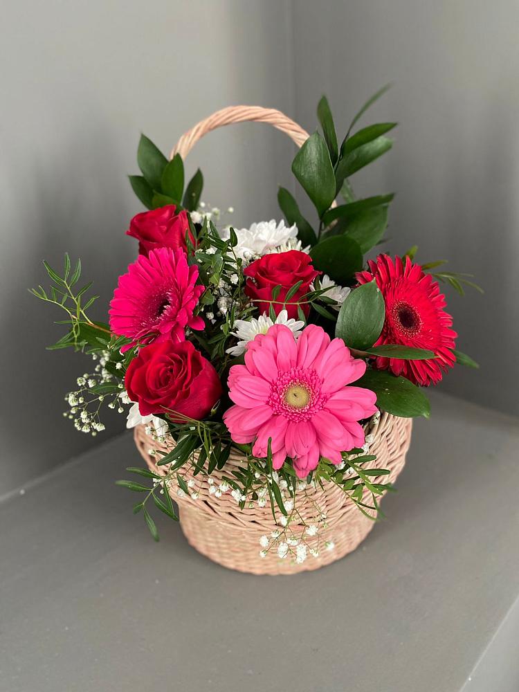 Цветочная композиция из Розы, Хризантемы и Герберы в корзине в Куркино