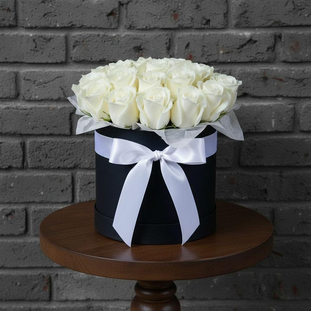 Цветочная композиция из Розы в шляпной коробке в Куркино