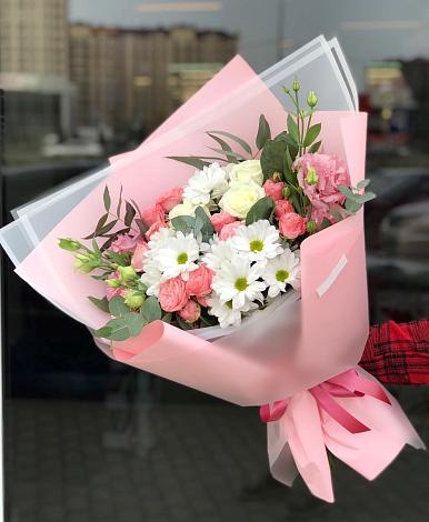Букет цветов из: Розы, Лизиантусы и Хризантемы в Куркино