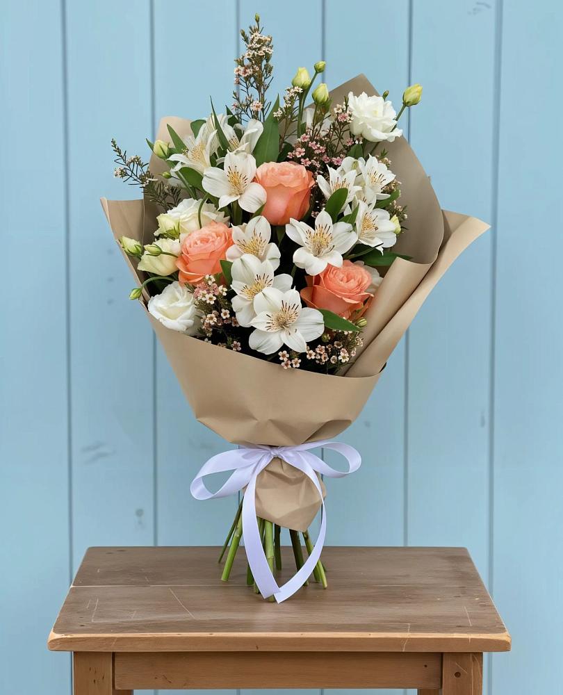 Букет цветов из: Альстромерии, Лизиантусы, Розы и Хризантемы в Куркино