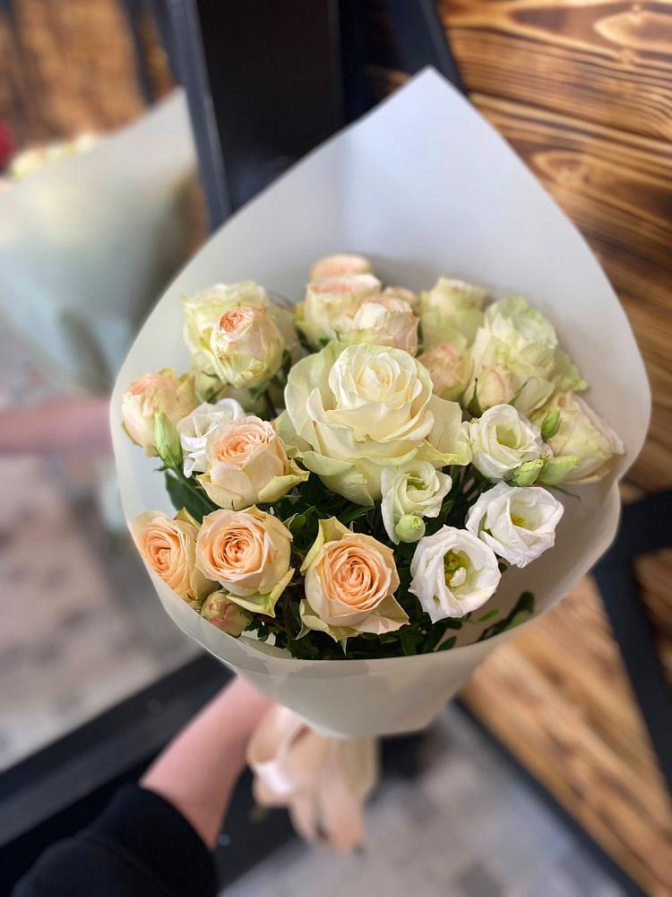 Букет цветов из: Розы и Лизиантусы в Куркино