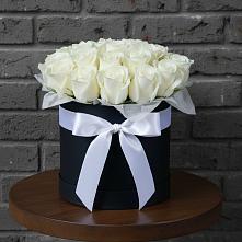 Цветочная композиция из Розы в шляпной коробке в Куркино