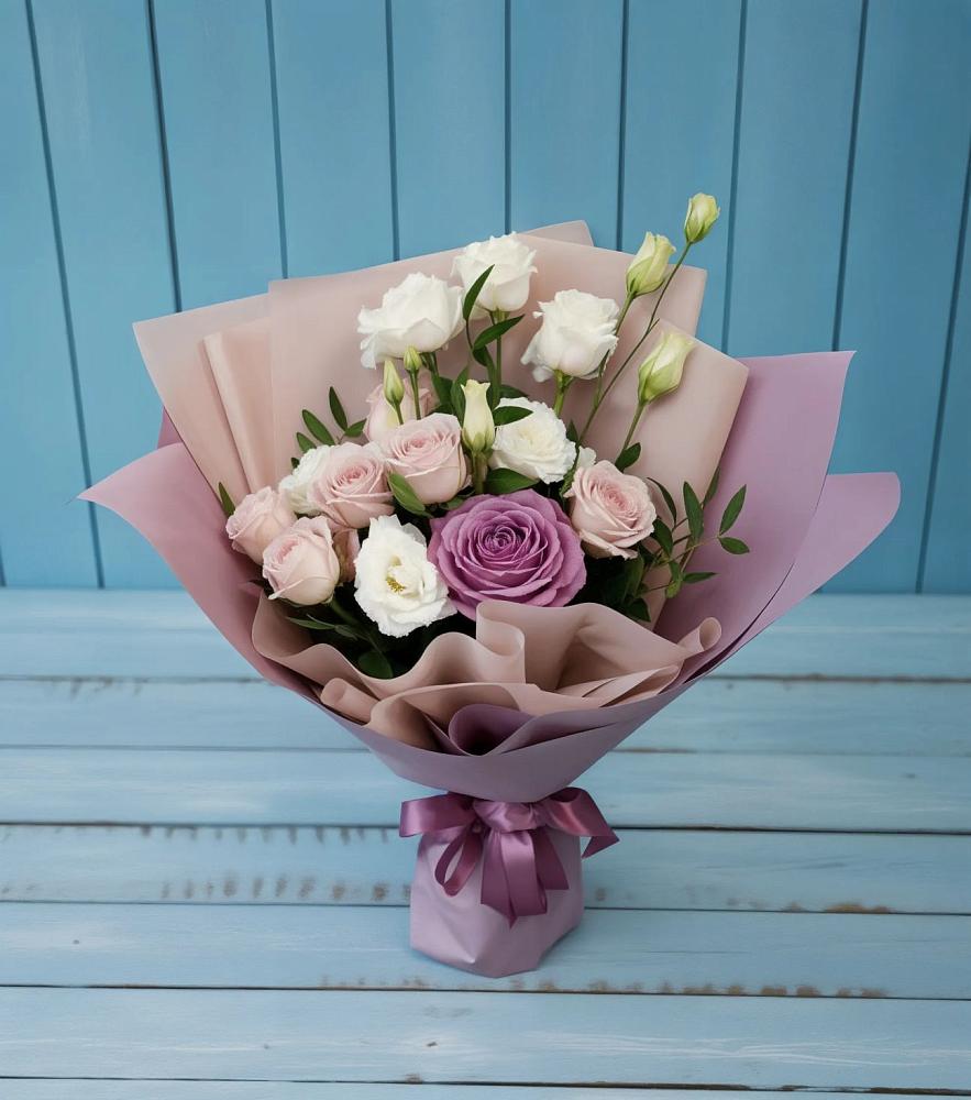 Букет цветов из: Розы и Лизиантусы в Куркино